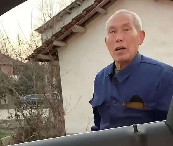 新澳天天彩2025芳草地和打死父亲其母欲顶罪与打死父亲其母欲顶罪的小说